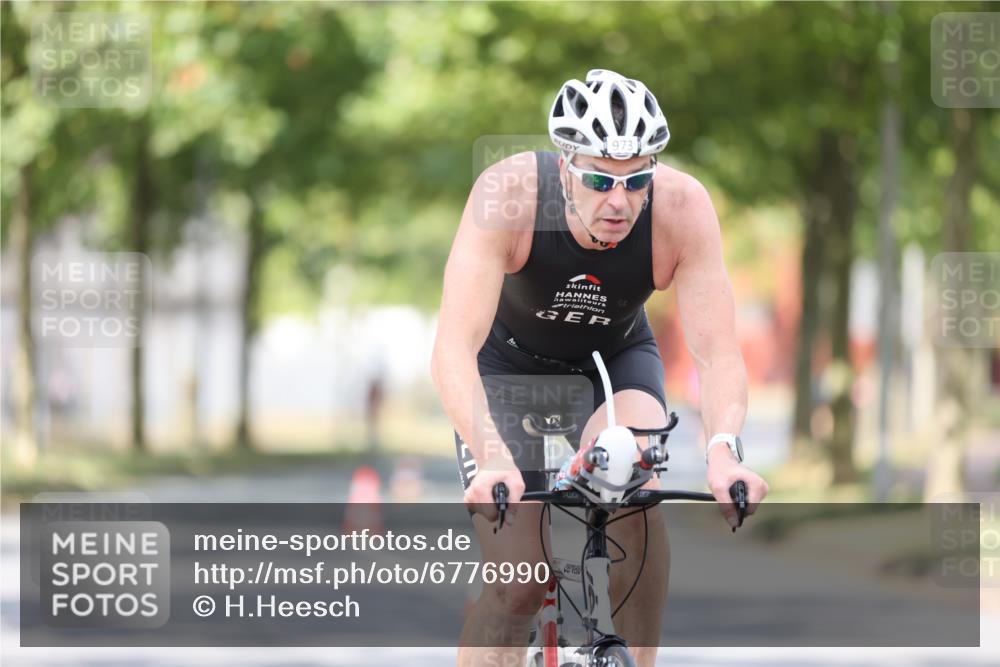11.08.2024 - GEWOBA Citytriathlon Bremen H.Heesch http://msf.ph/oto/6776990 11.08.2024 11:45:06 Radfahren 819, 827, 916, 927, 956, 964, 973, 974, 996, 1030 meine-sportfotos.de