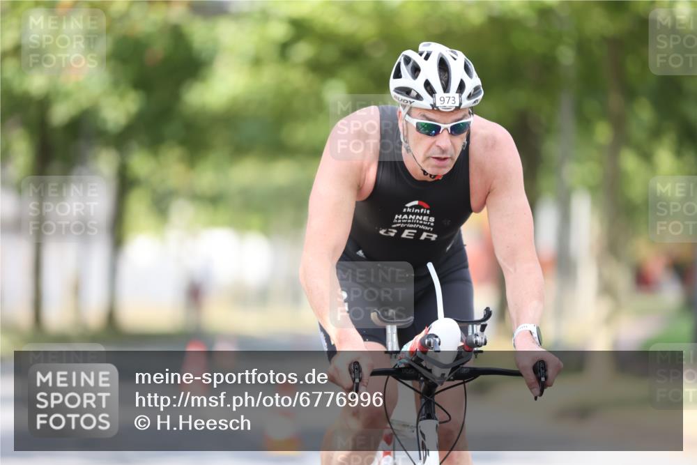 11.08.2024 - GEWOBA Citytriathlon Bremen H.Heesch http://msf.ph/oto/6776996 11.08.2024 11:45:06 Radfahren 819, 827, 916, 927, 956, 964, 973, 974, 996, 1030 meine-sportfotos.de