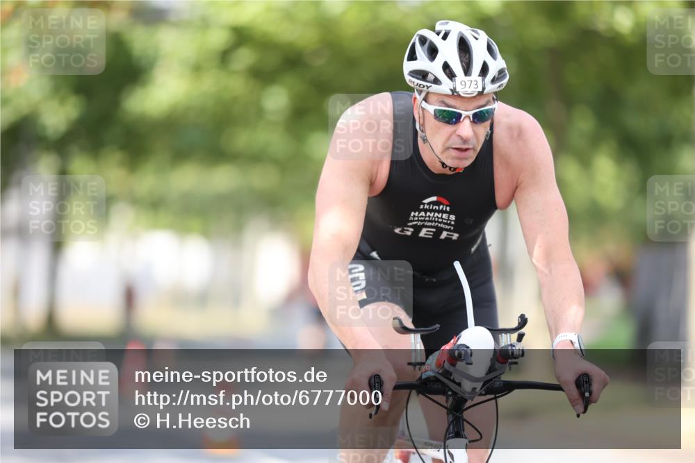 11.08.2024 - GEWOBA Citytriathlon Bremen H.Heesch http://msf.ph/oto/6777000 11.08.2024 11:45:06 Radfahren 819, 827, 916, 927, 956, 964, 973, 974, 996, 1030 meine-sportfotos.de
