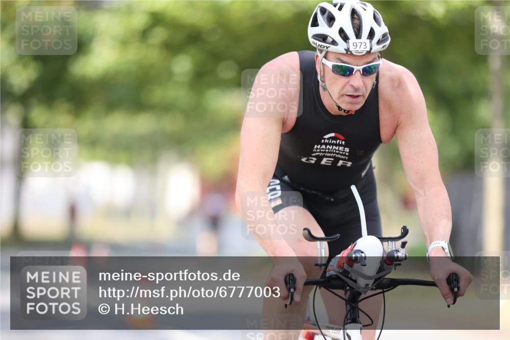 11.08.2024 - GEWOBA Citytriathlon Bremen H.Heesch http://msf.ph/oto/6777003 11.08.2024 11:45:06 Radfahren 819, 827, 916, 927, 956, 964, 973, 974, 996, 1030 meine-sportfotos.de