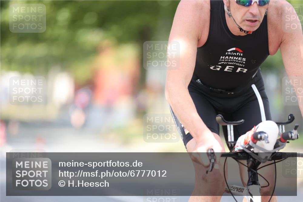 11.08.2024 - GEWOBA Citytriathlon Bremen H.Heesch http://msf.ph/oto/6777012 11.08.2024 11:45:06 Radfahren 819, 827, 916, 927, 956, 964, 973, 974, 996, 1030 meine-sportfotos.de