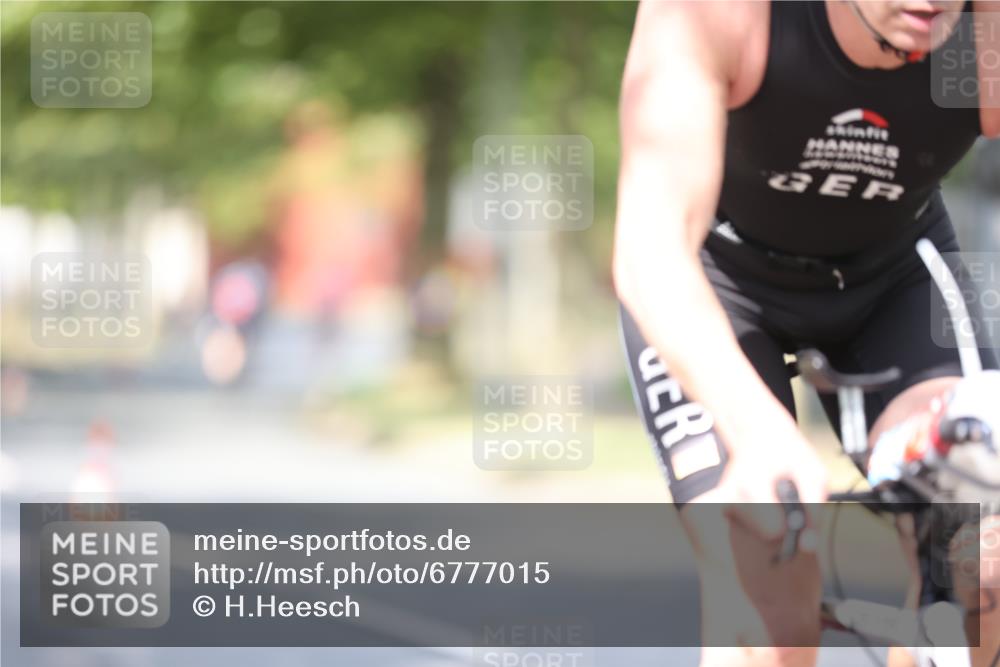 11.08.2024 - GEWOBA Citytriathlon Bremen H.Heesch http://msf.ph/oto/6777015 11.08.2024 11:45:06 Radfahren 819, 827, 916, 927, 956, 964, 973, 974, 996, 1030 meine-sportfotos.de