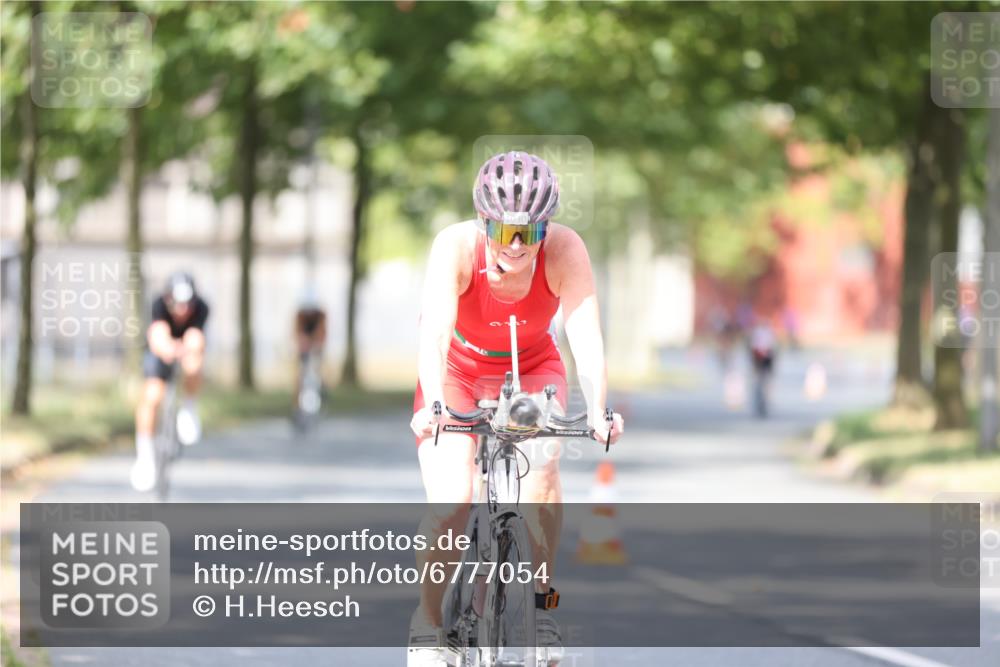 11.08.2024 - GEWOBA Citytriathlon Bremen H.Heesch http://msf.ph/oto/6777054 11.08.2024 11:45:14 Radfahren 819, 900, 927, 973, 974, 996, 1030 meine-sportfotos.de