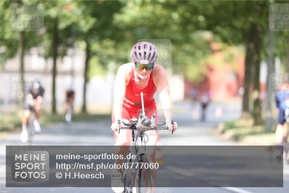 11.08.2024 - GEWOBA Citytriathlon Bremen H.Heesch http://msf.ph/oto/6777060 11.08.2024 11:45:14 Radfahren 819, 900, 927, 973, 974, 996, 1030 meine-sportfotos.de