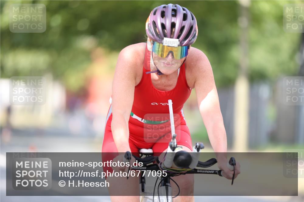 11.08.2024 - GEWOBA Citytriathlon Bremen H.Heesch http://msf.ph/oto/6777095 11.08.2024 11:45:14 Radfahren 819, 900, 927, 973, 974, 996, 1030 meine-sportfotos.de