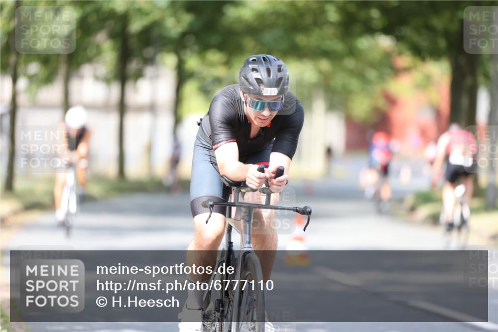 11.08.2024 - GEWOBA Citytriathlon Bremen H.Heesch http://msf.ph/oto/6777110 11.08.2024 11:45:16 Radfahren 819, 900, 927, 973, 974, 1030 meine-sportfotos.de