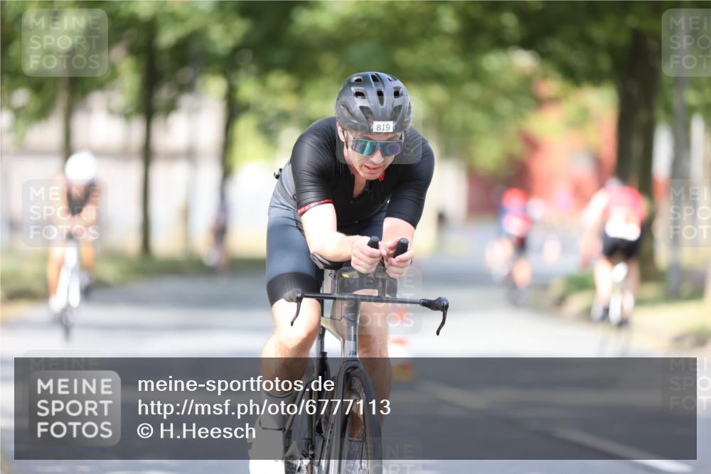 11.08.2024 - GEWOBA Citytriathlon Bremen H.Heesch http://msf.ph/oto/6777113 11.08.2024 11:45:16 Radfahren 819, 900, 927, 973, 974, 1030 meine-sportfotos.de