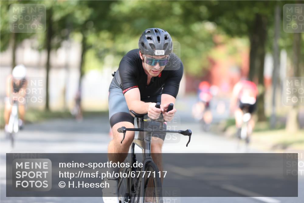 11.08.2024 - GEWOBA Citytriathlon Bremen H.Heesch http://msf.ph/oto/6777117 11.08.2024 11:45:16 Radfahren 819, 900, 927, 973, 974, 1030 meine-sportfotos.de