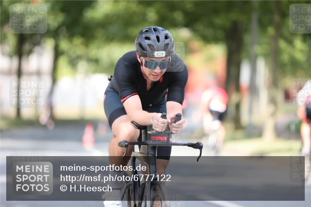 11.08.2024 - GEWOBA Citytriathlon Bremen H.Heesch http://msf.ph/oto/6777122 11.08.2024 11:45:16 Radfahren 819, 900, 927, 973, 974, 1030 meine-sportfotos.de