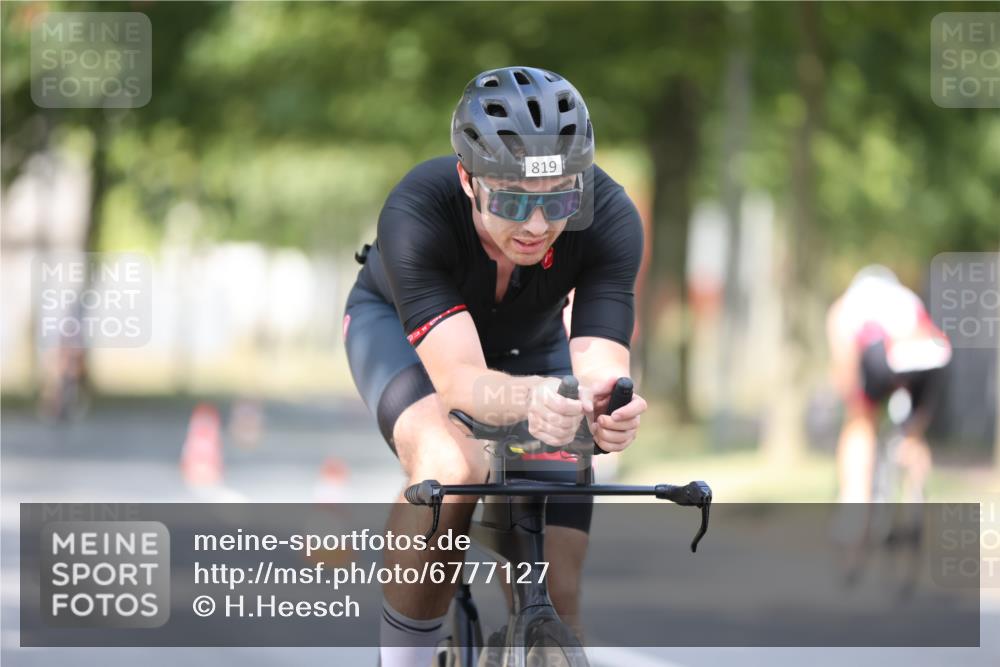 11.08.2024 - GEWOBA Citytriathlon Bremen H.Heesch http://msf.ph/oto/6777127 11.08.2024 11:45:16 Radfahren 819, 900, 927, 973, 974, 1030 meine-sportfotos.de