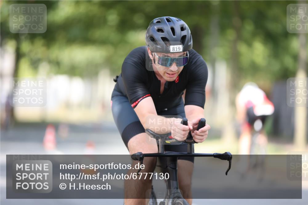 11.08.2024 - GEWOBA Citytriathlon Bremen H.Heesch http://msf.ph/oto/6777130 11.08.2024 11:45:16 Radfahren 819, 900, 927, 973, 974, 1030 meine-sportfotos.de