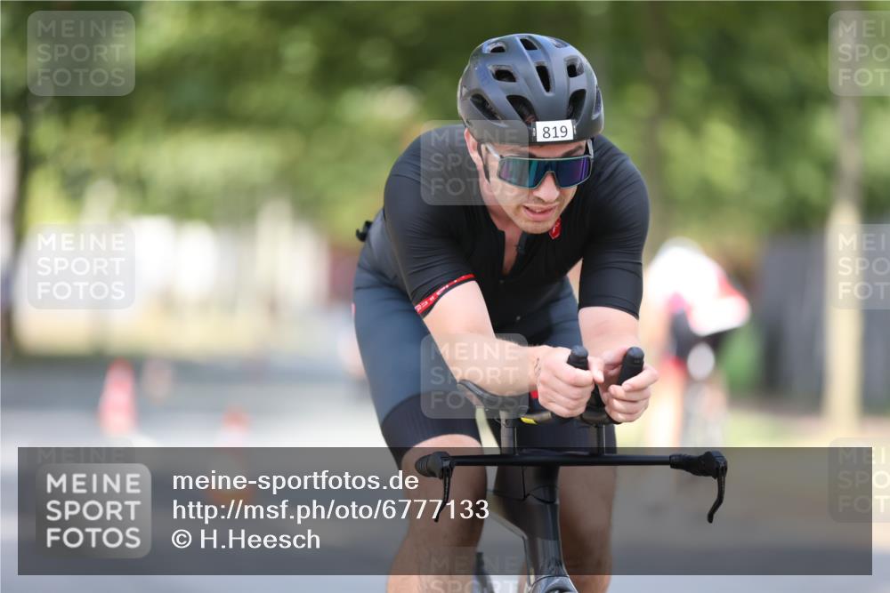 11.08.2024 - GEWOBA Citytriathlon Bremen H.Heesch http://msf.ph/oto/6777133 11.08.2024 11:45:16 Radfahren 819, 900, 927, 973, 974, 1030 meine-sportfotos.de