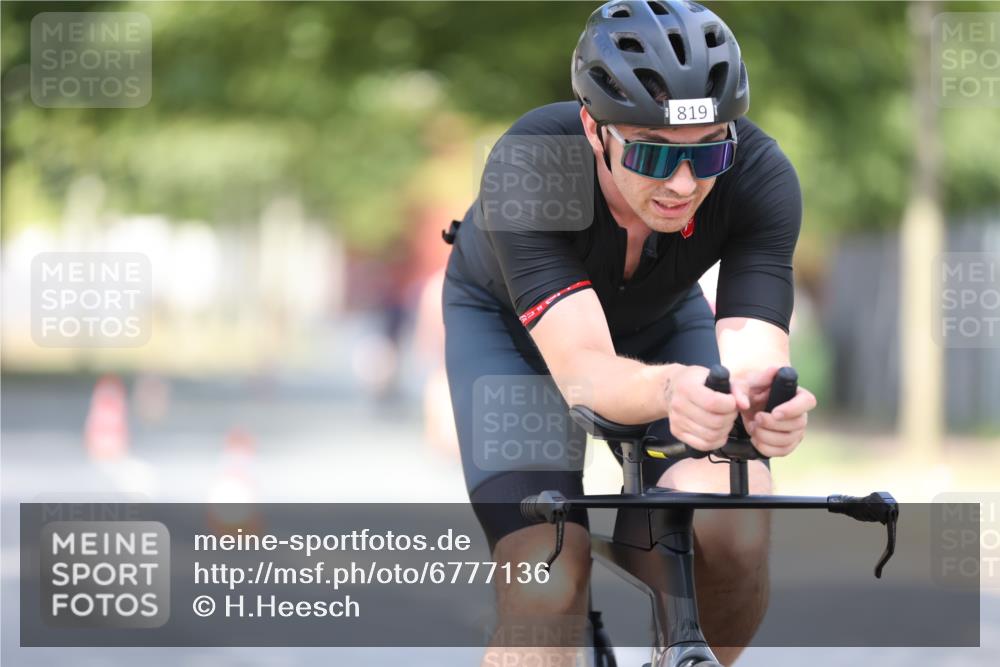 11.08.2024 - GEWOBA Citytriathlon Bremen H.Heesch http://msf.ph/oto/6777136 11.08.2024 11:45:16 Radfahren 819, 900, 927, 973, 974, 1030 meine-sportfotos.de