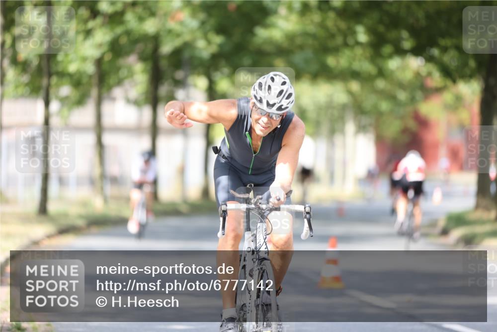 11.08.2024 - GEWOBA Citytriathlon Bremen H.Heesch http://msf.ph/oto/6777142 11.08.2024 11:45:18 Radfahren 819, 900, 974, 1030 meine-sportfotos.de