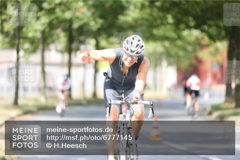 11.08.2024 - GEWOBA Citytriathlon Bremen H.Heesch http://msf.ph/oto/6777145 11.08.2024 11:45:18 Radfahren 819, 900, 974, 1030 meine-sportfotos.de