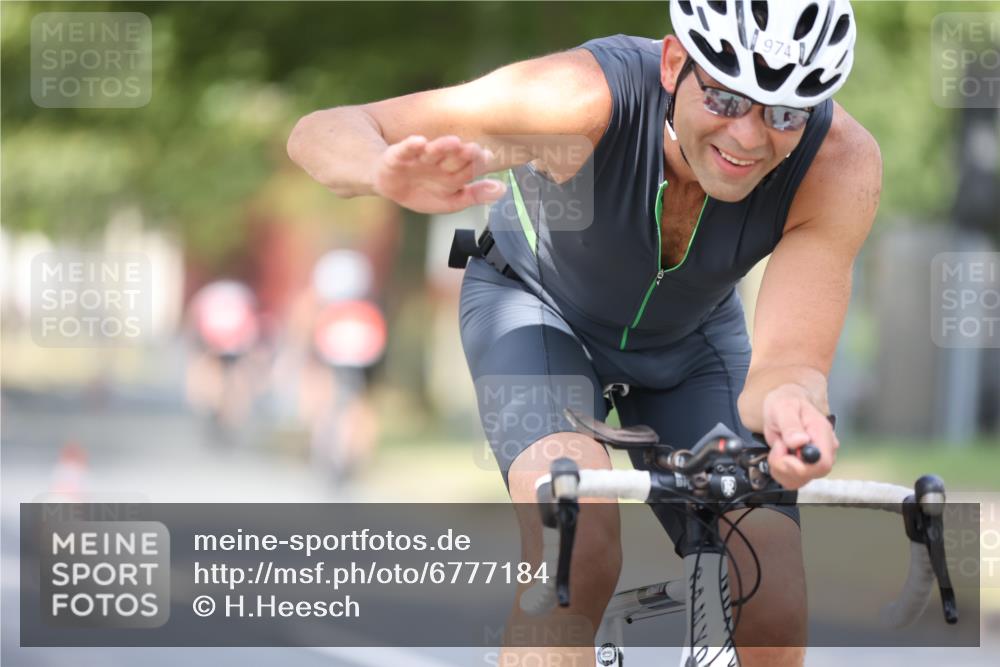 11.08.2024 - GEWOBA Citytriathlon Bremen H.Heesch http://msf.ph/oto/6777184 11.08.2024 11:45:19 Radfahren 819, 900, 974, 1030 meine-sportfotos.de