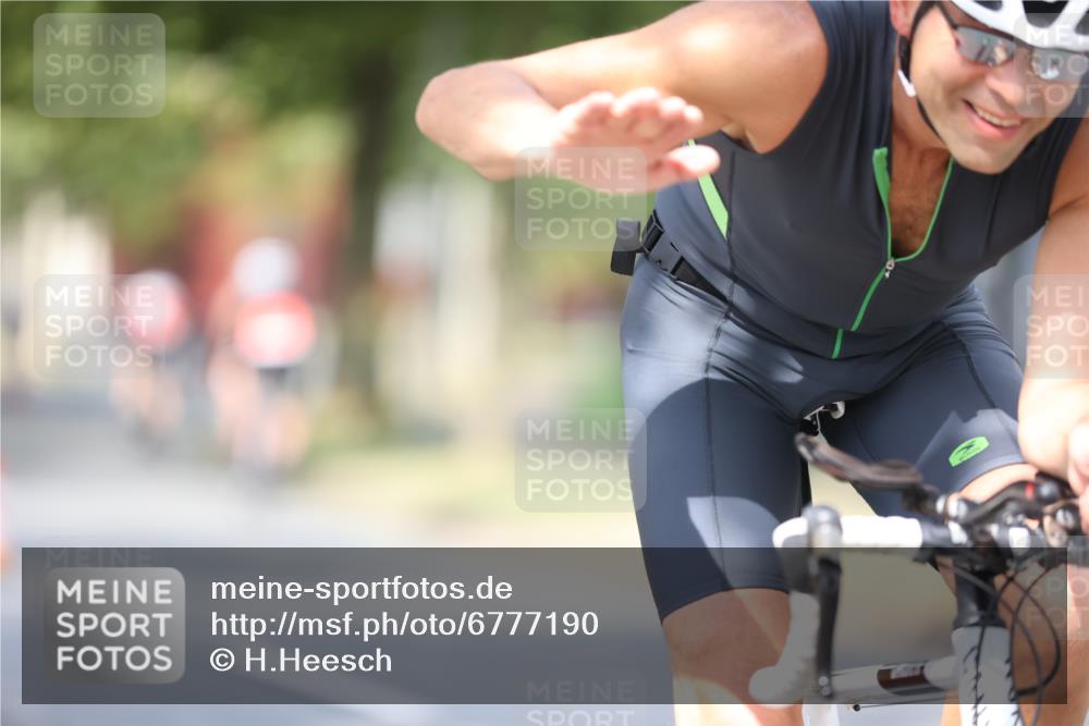 11.08.2024 - GEWOBA Citytriathlon Bremen H.Heesch http://msf.ph/oto/6777190 11.08.2024 11:45:19 Radfahren 819, 900, 974, 1030 meine-sportfotos.de