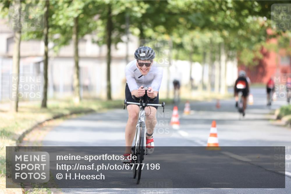 11.08.2024 - GEWOBA Citytriathlon Bremen H.Heesch http://msf.ph/oto/6777196 11.08.2024 11:45:21 Radfahren 819, 900, 974, 1030 meine-sportfotos.de