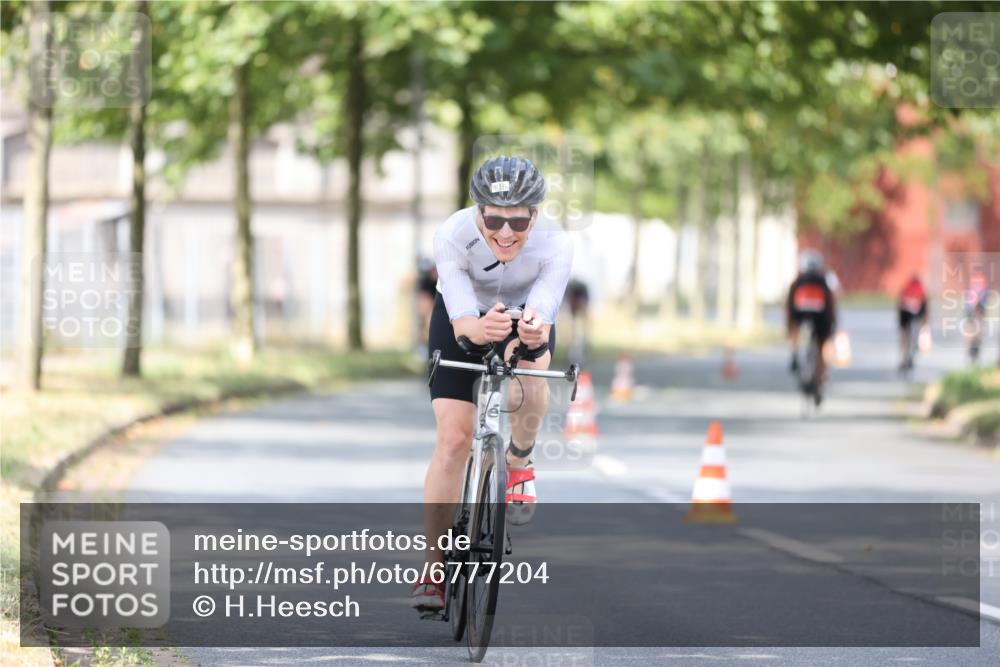 11.08.2024 - GEWOBA Citytriathlon Bremen H.Heesch http://msf.ph/oto/6777204 11.08.2024 11:45:21 Radfahren 819, 900, 974, 1030 meine-sportfotos.de