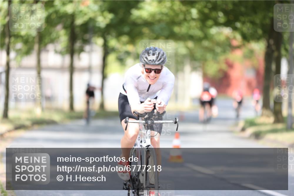 11.08.2024 - GEWOBA Citytriathlon Bremen H.Heesch http://msf.ph/oto/6777218 11.08.2024 11:45:21 Radfahren 819, 900, 974, 1030 meine-sportfotos.de