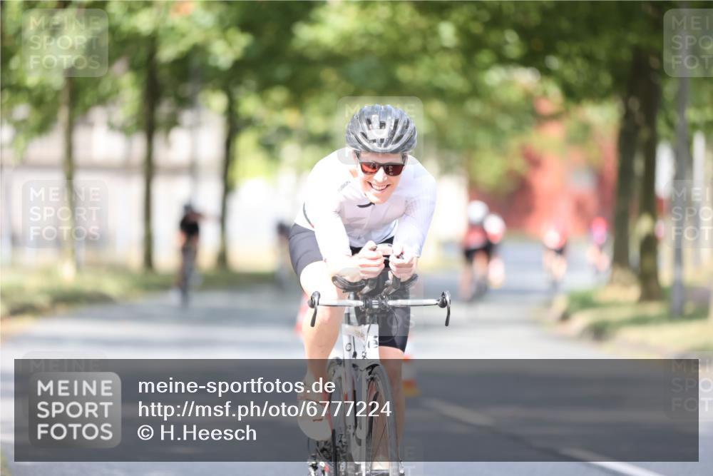 11.08.2024 - GEWOBA Citytriathlon Bremen H.Heesch http://msf.ph/oto/6777224 11.08.2024 11:45:21 Radfahren 819, 900, 974, 1030 meine-sportfotos.de