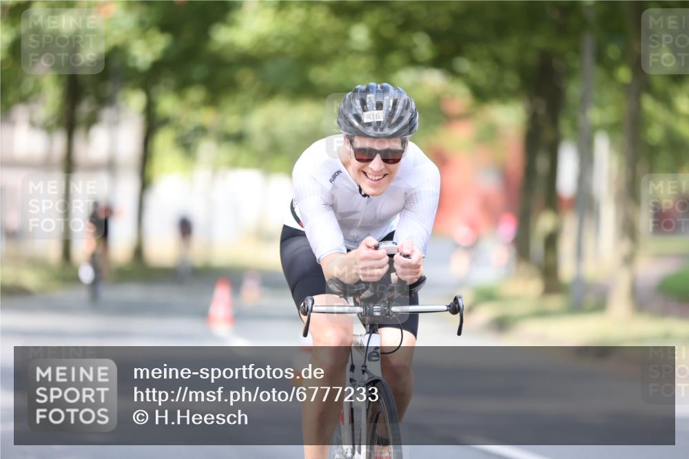 11.08.2024 - GEWOBA Citytriathlon Bremen H.Heesch http://msf.ph/oto/6777233 11.08.2024 11:45:21 Radfahren 819, 900, 974, 1030 meine-sportfotos.de