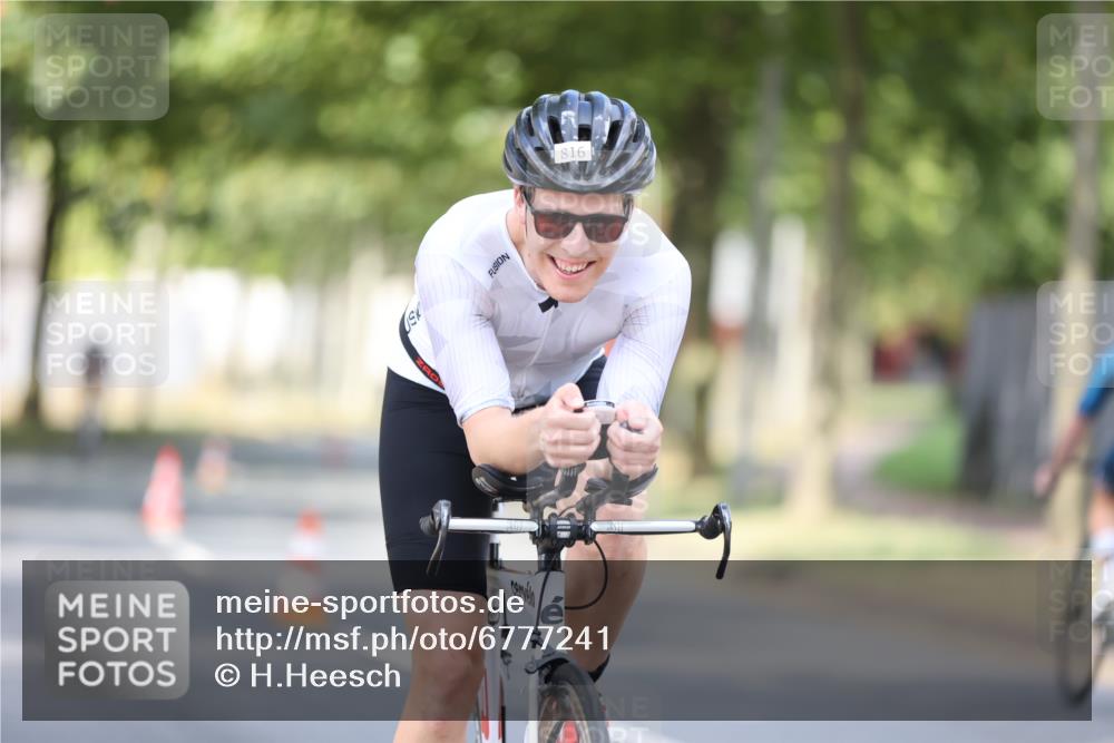 11.08.2024 - GEWOBA Citytriathlon Bremen H.Heesch http://msf.ph/oto/6777241 11.08.2024 11:45:22 Radfahren 819, 900, 974, 1030 meine-sportfotos.de