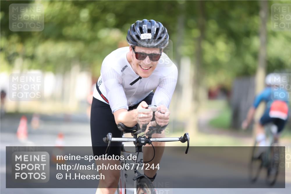 11.08.2024 - GEWOBA Citytriathlon Bremen H.Heesch http://msf.ph/oto/6777244 11.08.2024 11:45:22 Radfahren 819, 900, 974, 1030 meine-sportfotos.de