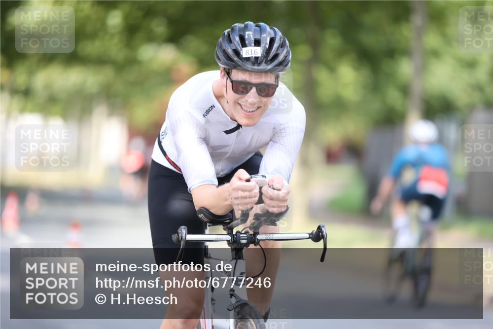 11.08.2024 - GEWOBA Citytriathlon Bremen H.Heesch http://msf.ph/oto/6777246 11.08.2024 11:45:22 Radfahren 819, 900, 974, 1030 meine-sportfotos.de