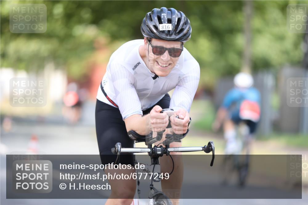 11.08.2024 - GEWOBA Citytriathlon Bremen H.Heesch http://msf.ph/oto/6777249 11.08.2024 11:45:22 Radfahren 819, 900, 974, 1030 meine-sportfotos.de