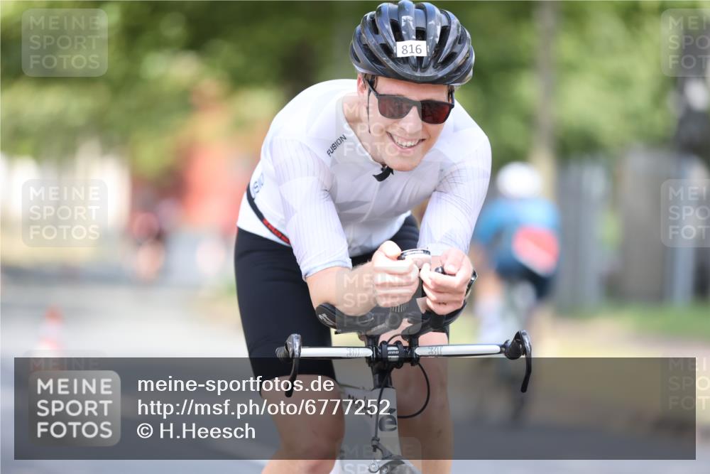 11.08.2024 - GEWOBA Citytriathlon Bremen H.Heesch http://msf.ph/oto/6777252 11.08.2024 11:45:22 Radfahren 819, 900, 974, 1030 meine-sportfotos.de