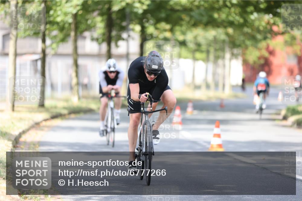 11.08.2024 - GEWOBA Citytriathlon Bremen H.Heesch http://msf.ph/oto/6777266 11.08.2024 11:45:25 Radfahren 819, 900, 974 meine-sportfotos.de