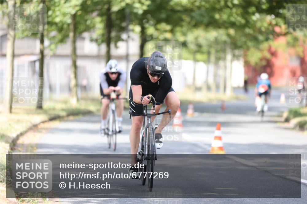 11.08.2024 - GEWOBA Citytriathlon Bremen H.Heesch http://msf.ph/oto/6777269 11.08.2024 11:45:26 Radfahren 819, 900, 974 meine-sportfotos.de