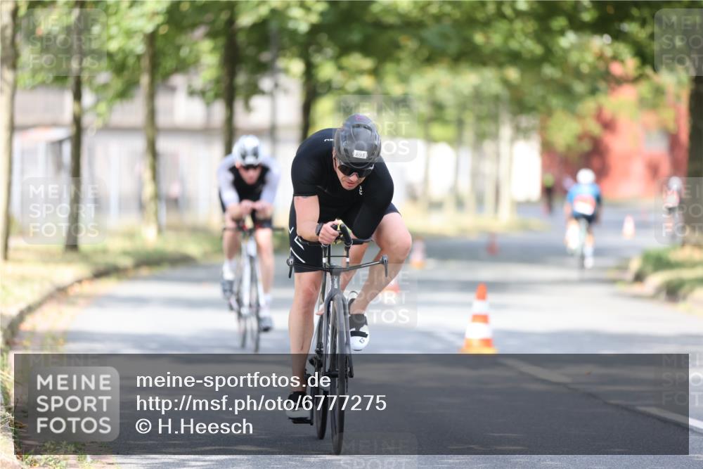 11.08.2024 - GEWOBA Citytriathlon Bremen H.Heesch http://msf.ph/oto/6777275 11.08.2024 11:45:26 Radfahren 819, 900, 974 meine-sportfotos.de