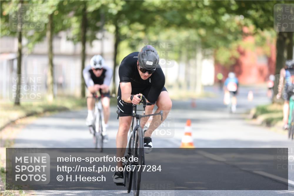11.08.2024 - GEWOBA Citytriathlon Bremen H.Heesch http://msf.ph/oto/6777284 11.08.2024 11:45:26 Radfahren 819, 900, 974 meine-sportfotos.de