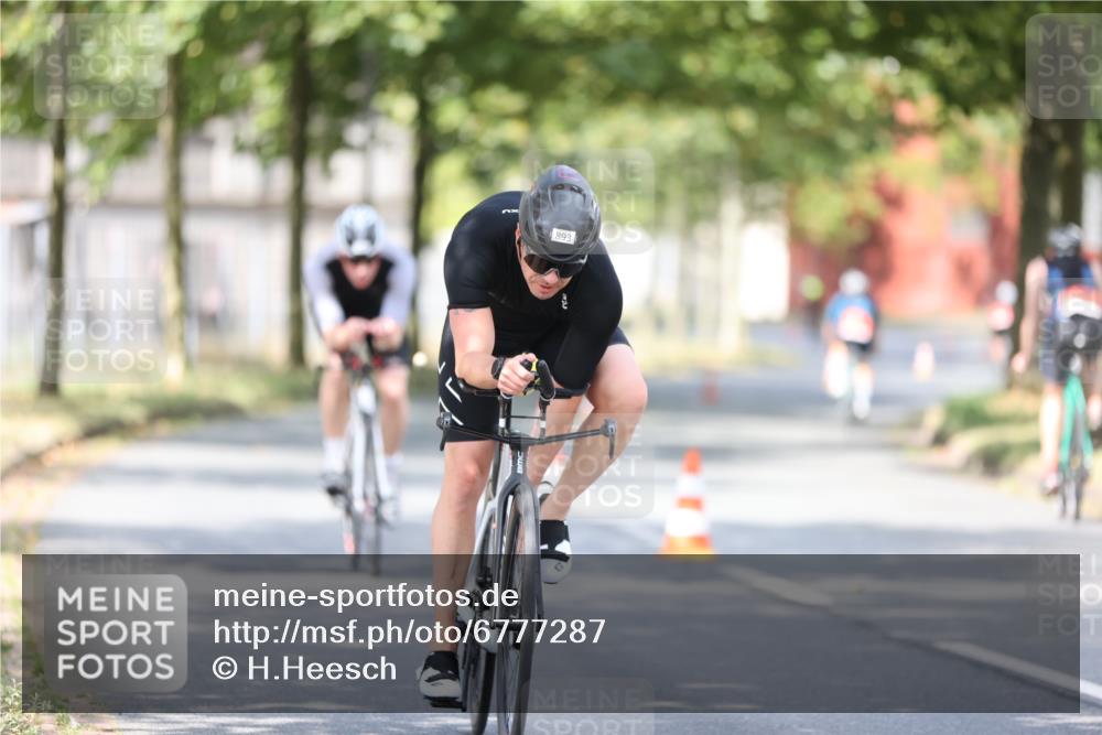 11.08.2024 - GEWOBA Citytriathlon Bremen H.Heesch http://msf.ph/oto/6777287 11.08.2024 11:45:26 Radfahren 819, 900, 974 meine-sportfotos.de