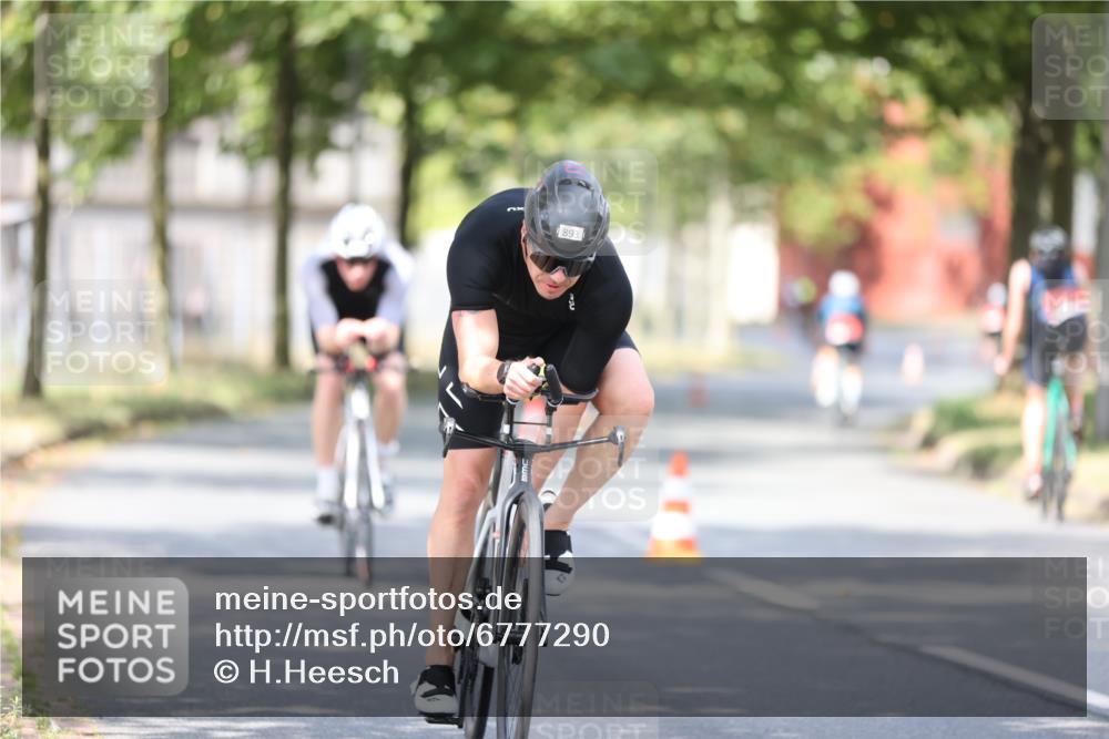 11.08.2024 - GEWOBA Citytriathlon Bremen H.Heesch http://msf.ph/oto/6777290 11.08.2024 11:45:26 Radfahren 819, 900, 974 meine-sportfotos.de
