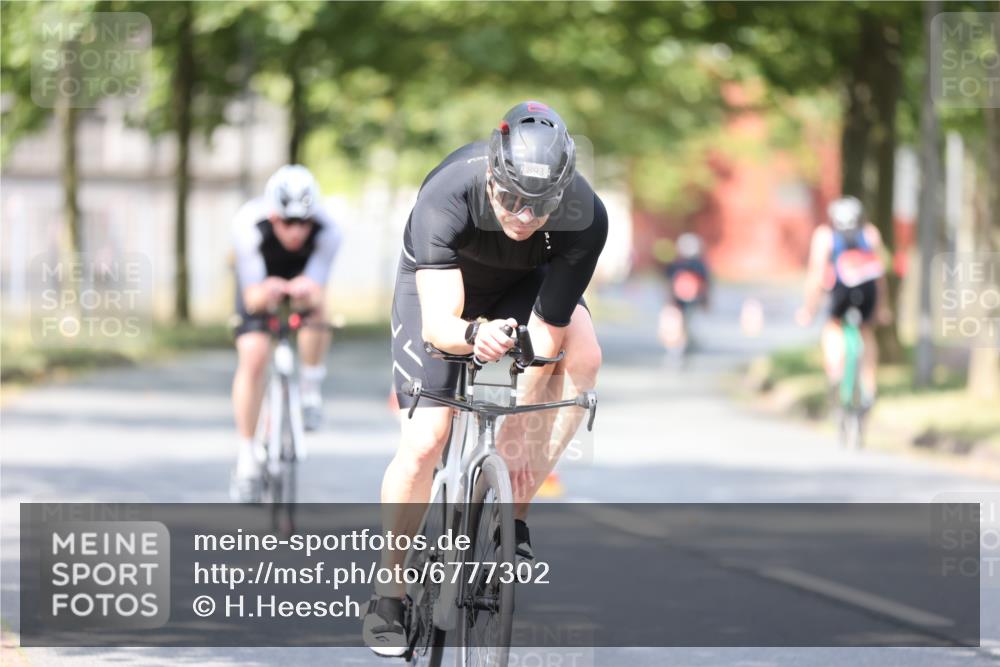 11.08.2024 - GEWOBA Citytriathlon Bremen H.Heesch http://msf.ph/oto/6777302 11.08.2024 11:45:26 Radfahren 819, 900, 974 meine-sportfotos.de