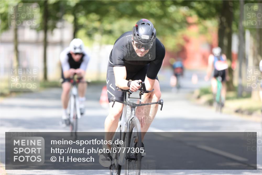 11.08.2024 - GEWOBA Citytriathlon Bremen H.Heesch http://msf.ph/oto/6777305 11.08.2024 11:45:26 Radfahren 819, 900, 974 meine-sportfotos.de