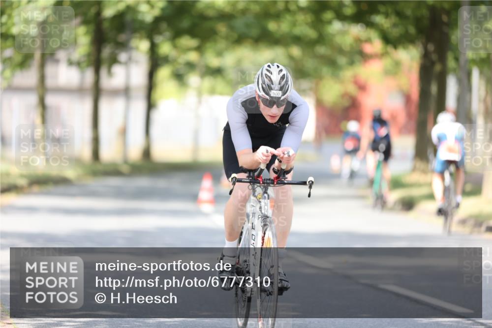 11.08.2024 - GEWOBA Citytriathlon Bremen H.Heesch http://msf.ph/oto/6777310 11.08.2024 11:45:27 Radfahren 819, 900, 974 meine-sportfotos.de