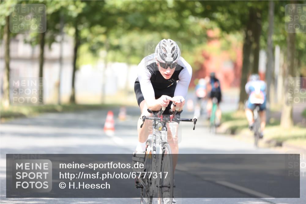 11.08.2024 - GEWOBA Citytriathlon Bremen H.Heesch http://msf.ph/oto/6777317 11.08.2024 11:45:27 Radfahren 819, 900, 974 meine-sportfotos.de