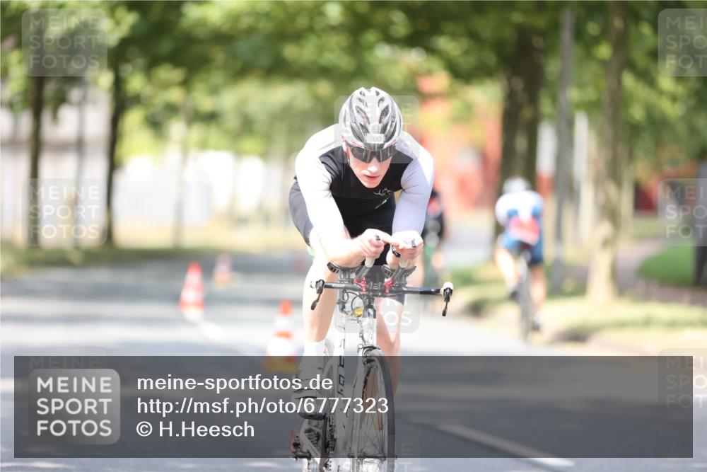 11.08.2024 - GEWOBA Citytriathlon Bremen H.Heesch http://msf.ph/oto/6777323 11.08.2024 11:45:27 Radfahren 819, 900, 974 meine-sportfotos.de