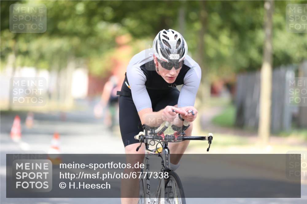 11.08.2024 - GEWOBA Citytriathlon Bremen H.Heesch http://msf.ph/oto/6777338 11.08.2024 11:45:27 Radfahren 819, 900, 974 meine-sportfotos.de