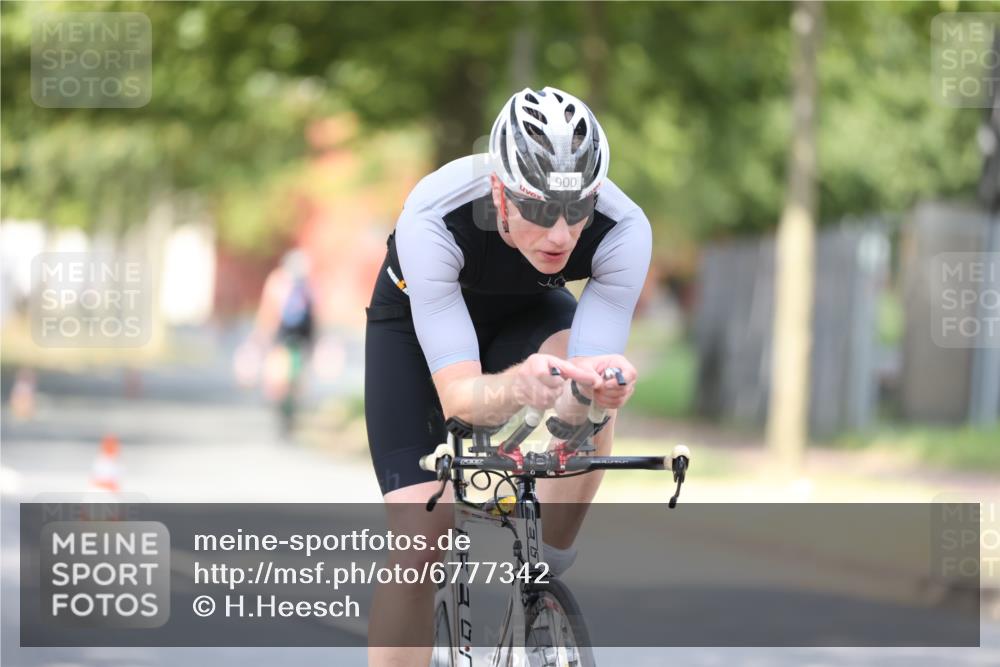 11.08.2024 - GEWOBA Citytriathlon Bremen H.Heesch http://msf.ph/oto/6777342 11.08.2024 11:45:27 Radfahren 819, 900, 974 meine-sportfotos.de