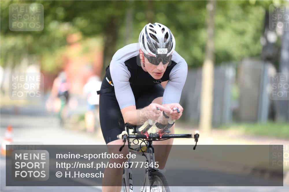 11.08.2024 - GEWOBA Citytriathlon Bremen H.Heesch http://msf.ph/oto/6777345 11.08.2024 11:45:27 Radfahren 819, 900, 974 meine-sportfotos.de