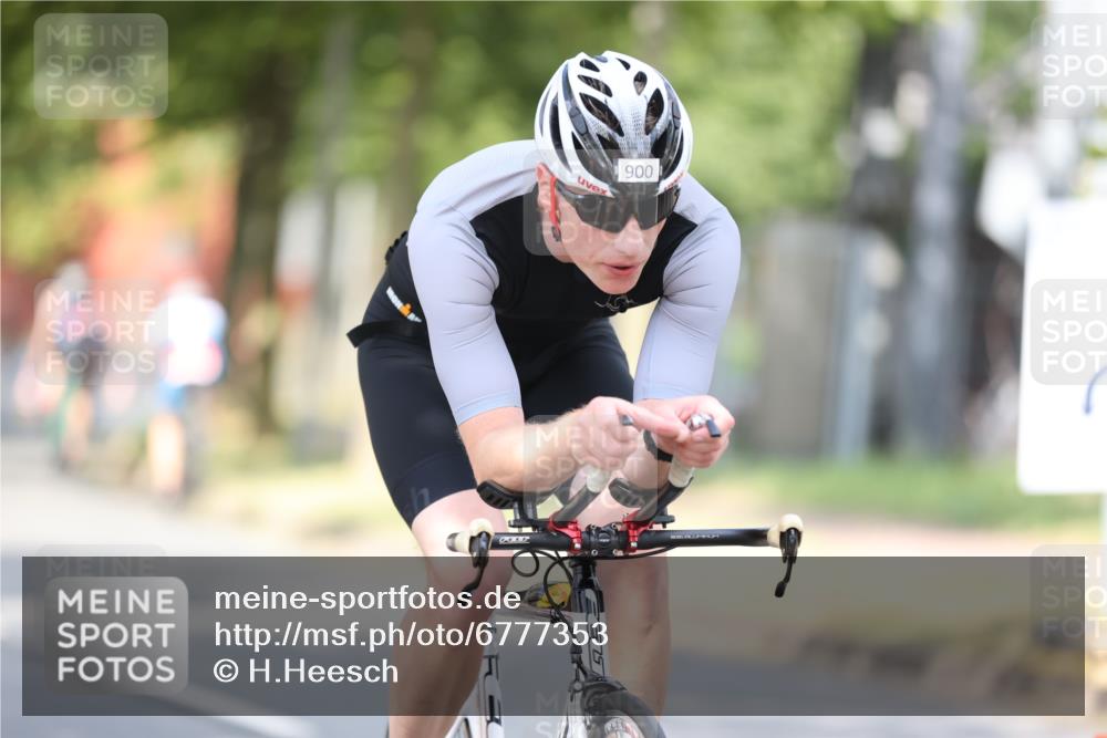11.08.2024 - GEWOBA Citytriathlon Bremen H.Heesch http://msf.ph/oto/6777353 11.08.2024 11:45:27 Radfahren 819, 900, 974 meine-sportfotos.de