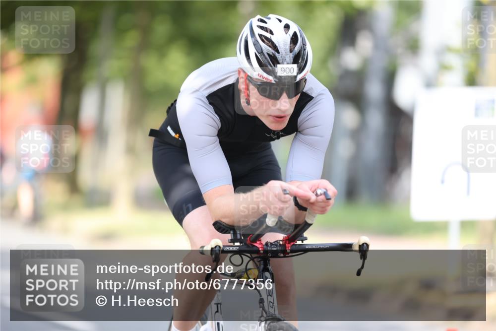 11.08.2024 - GEWOBA Citytriathlon Bremen H.Heesch http://msf.ph/oto/6777356 11.08.2024 11:45:28 Radfahren 819, 822, 900, 974, 994 meine-sportfotos.de