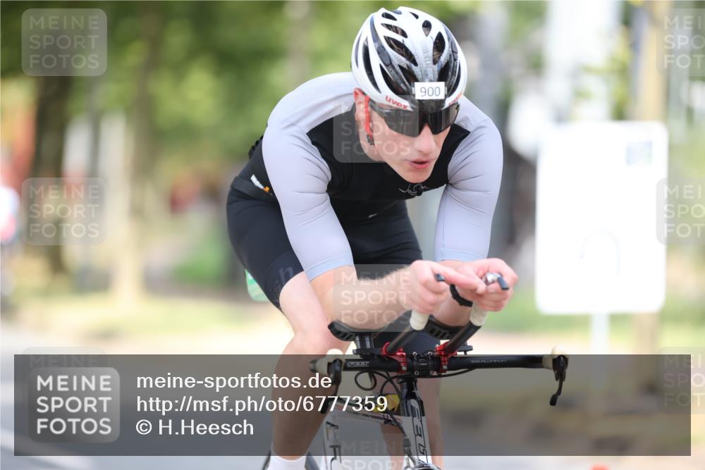 11.08.2024 - GEWOBA Citytriathlon Bremen H.Heesch http://msf.ph/oto/6777359 11.08.2024 11:45:28 Radfahren 819, 822, 900, 974, 994 meine-sportfotos.de