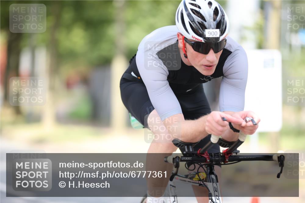 11.08.2024 - GEWOBA Citytriathlon Bremen H.Heesch http://msf.ph/oto/6777361 11.08.2024 11:45:28 Radfahren 819, 822, 900, 974, 994 meine-sportfotos.de