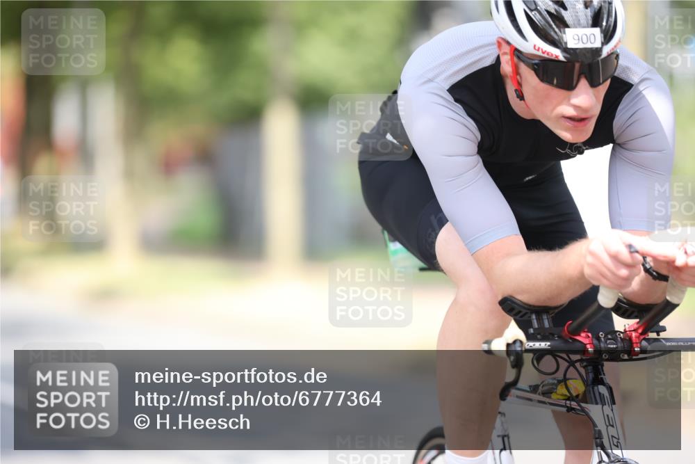 11.08.2024 - GEWOBA Citytriathlon Bremen H.Heesch http://msf.ph/oto/6777364 11.08.2024 11:45:28 Radfahren 819, 822, 900, 974, 994 meine-sportfotos.de